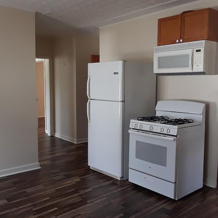 2nd image of 253 Cherry St