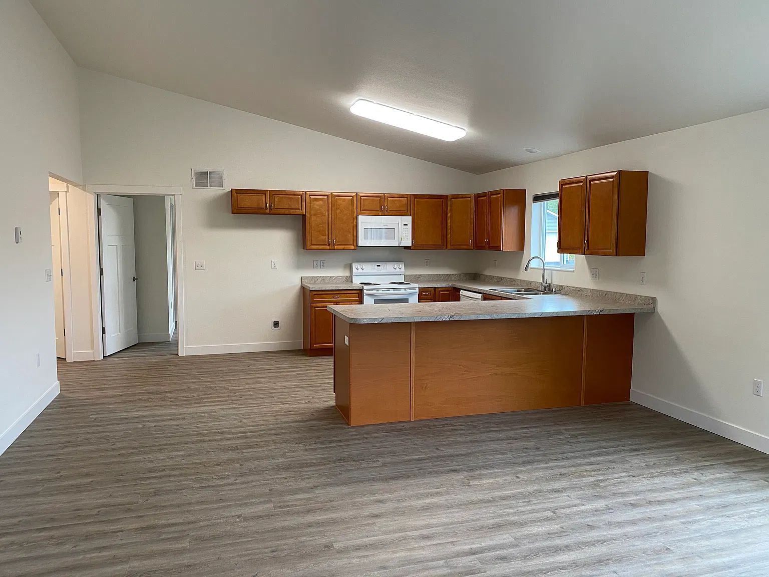 2 bed, 1124 sqft, $1,900 — Photo 3