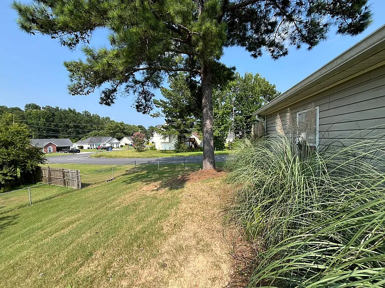 6057 Buxton Dr — Photo 32
