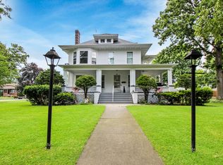 204 E 3rd St, Momence, IL 60954