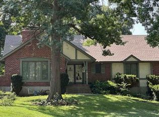 1812 SW Mic O Say Ct, Blue Springs, MO 64015