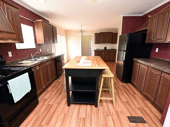 3rd image of 24 Meadows Dr
