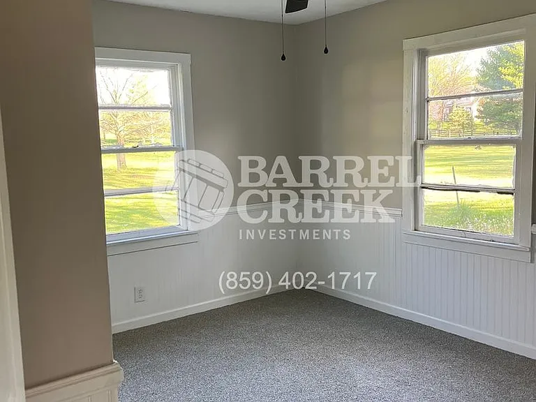 575 Royal Ct — Photo 4