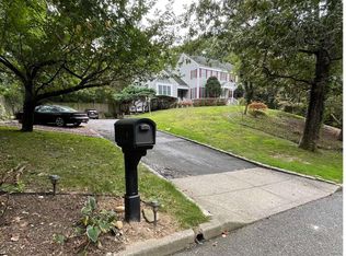 4 Niewood Dr, Ridge, NY 11961