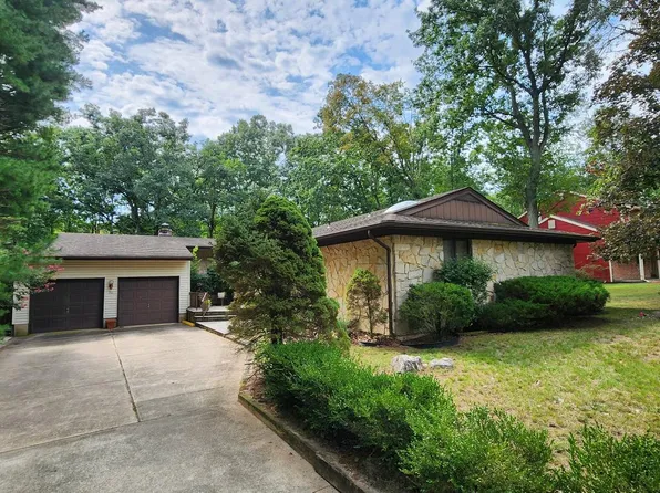 26 Briarwood Dr, Voorhees, NJ 08043