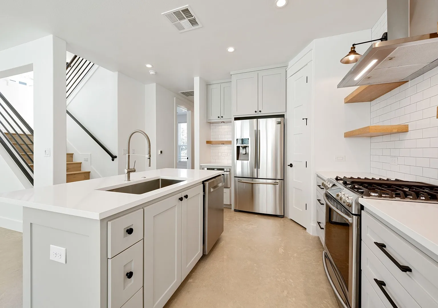 Ut Pre-Lease: 2018 New Construction: Luxury 4 Bed / 3 Bath Home In West Campus — Photo 4