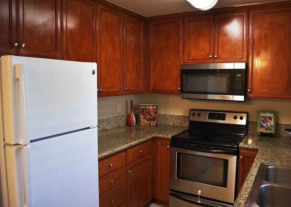 1st image of 1423 Graves Ave Unit 152
