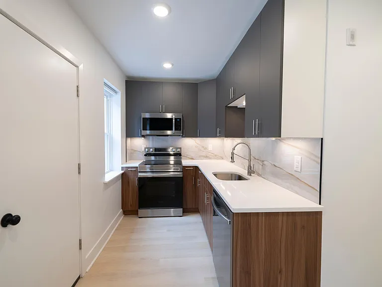 4902 Chestnut St #104 — Photo 1