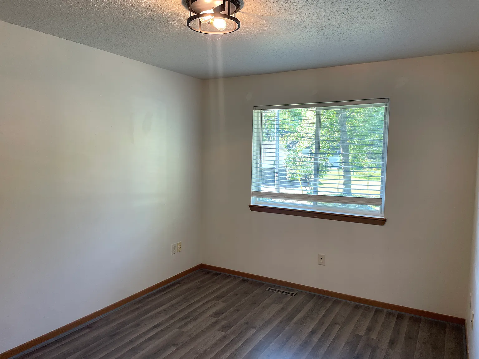 4 bed, $1,575 — Photo 3