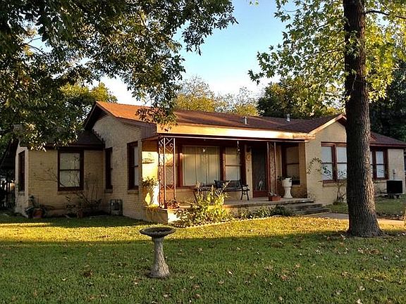 Towering pecan trees in front and back yard