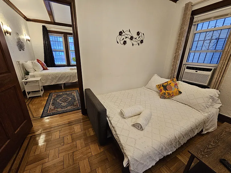 3618 Crescent St #1 — Photo 2
