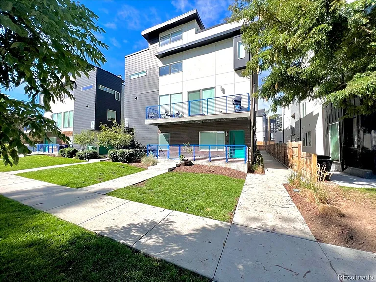 1559 King St — Photo 1