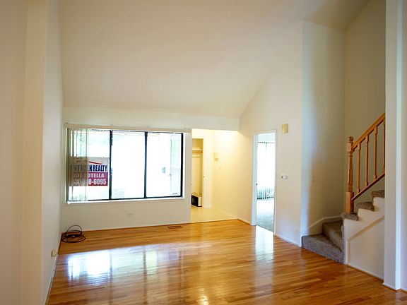 4th image of 544 E Woodfield Trl