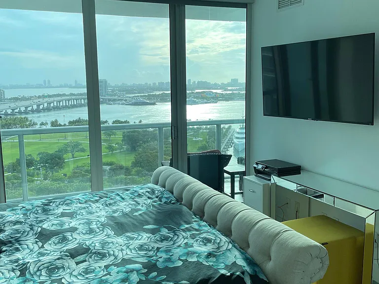 888 Biscayne Blvd #1810 — Photo 23