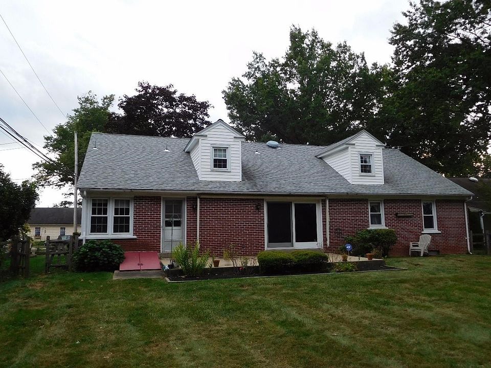 2nd image of 1021 York Ave