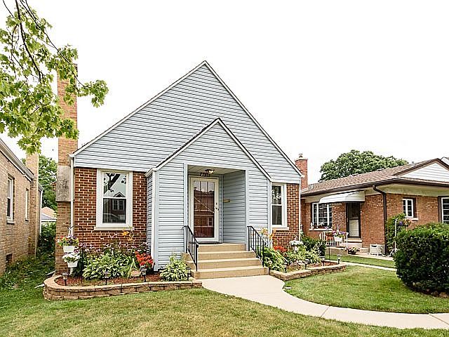 1st image of 7638 W Palatine Ave