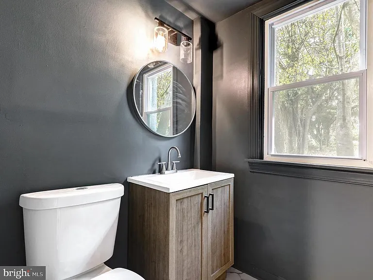 242 Shadeland Ave — Photo 6