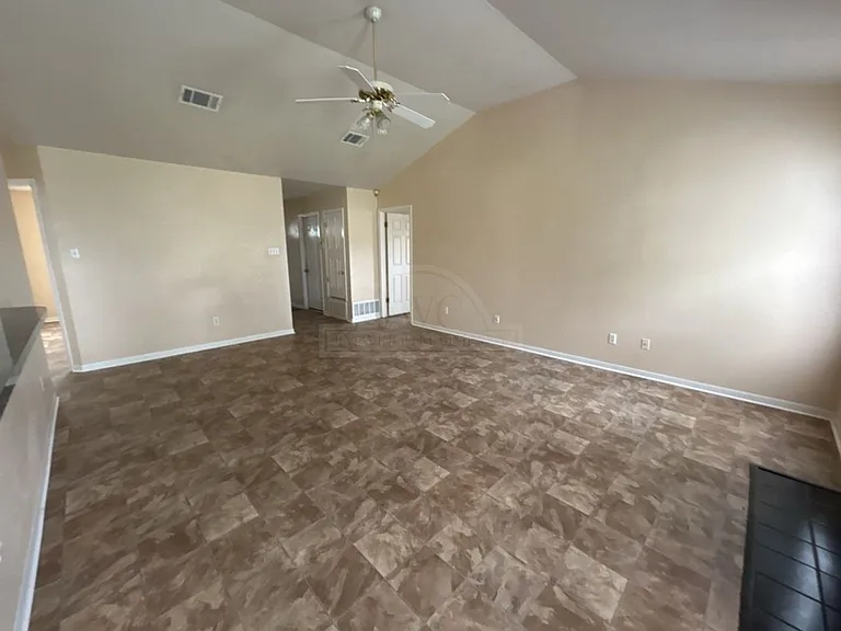2707 Casey Dr — Photo 3