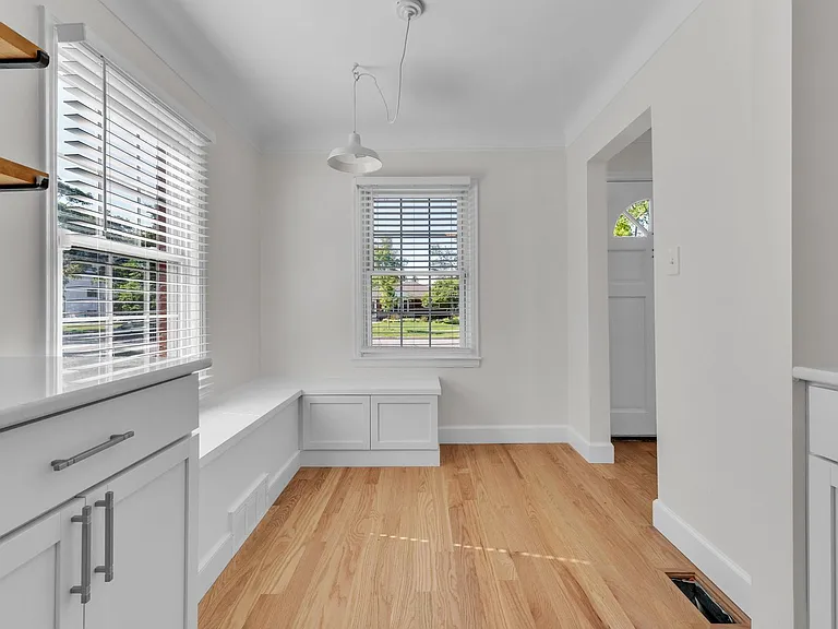 2711 Dorchester Rd — Photo 16
