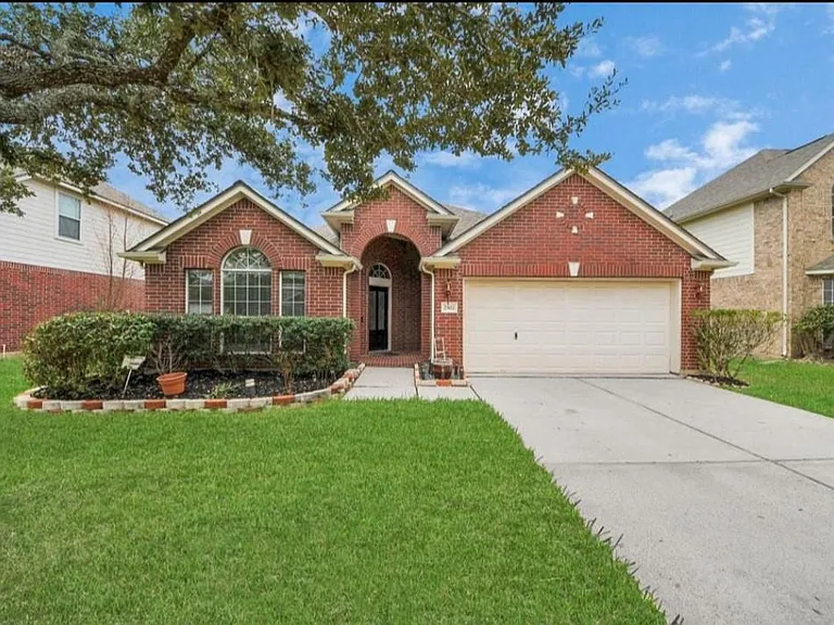 2502 Suncreek Ln — Photo 1