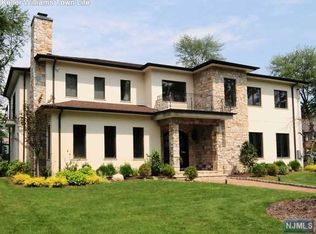3 Laurence Ct, Closter, NJ 07624