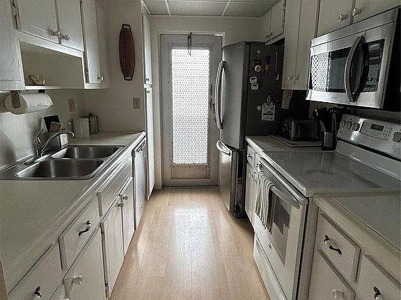 2nd image of 101 NE 19th Avenue #224