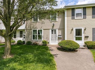 26 Summit Knolls Dr, Webster, NY