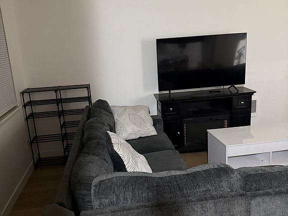 4th image of 4822 N Lee St APT 1
