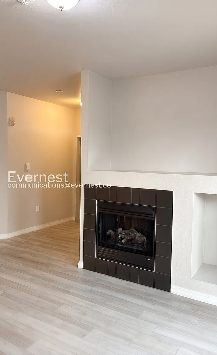 3 bed, 2.0 bath, 1241 sqft, $1,995 — Photo 3