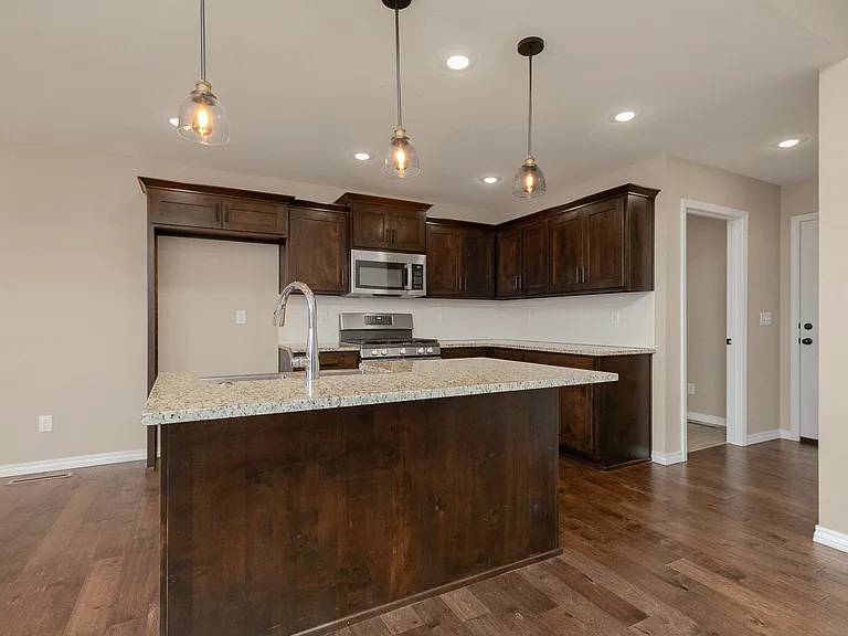 1053 S Christopher Ave — Photo 8