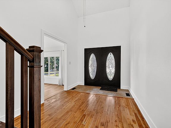 3rd image of 1607 Chestnut Ct