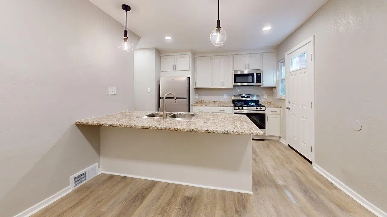 3 bed, 1052 sqft, $1,795 — Photo 1