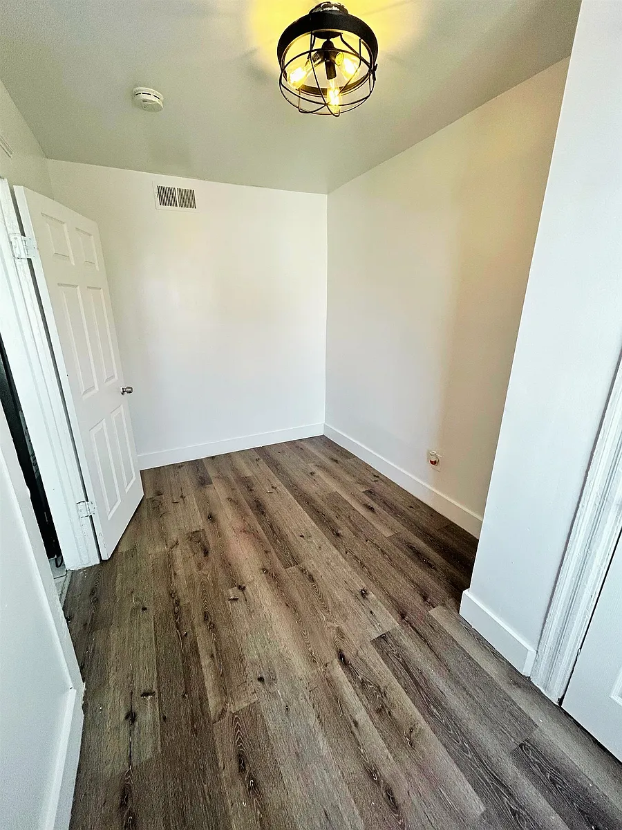 Building Photo - 21 Tillinghast St #2