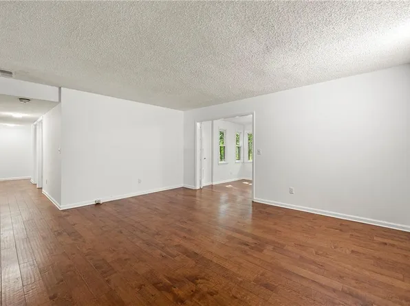 184 Triumph Dr NW, Atlanta, GA 30327