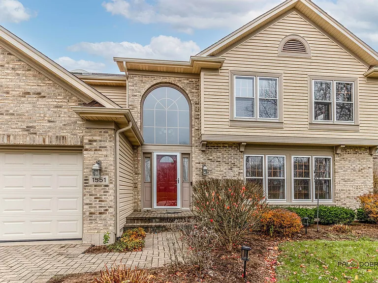 1551 Crowfoot Cir N — Photo 2