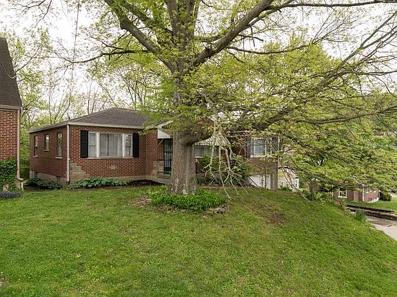 4th image of 32 Faye Dr
