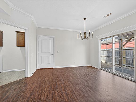 5th image of 731 N Wordsworth Ln