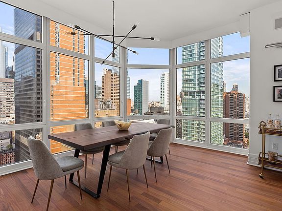 3rd image of 300 E 55th St APT 26B