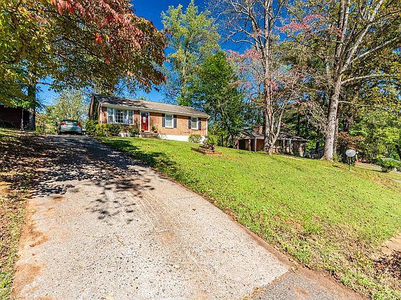 3rd image of 1310 Ashbourne Dr