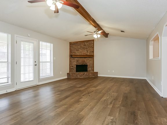 4th image of 210 Dogwood Place Dr