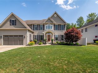 7 Parliament Ln, Lancaster, NY 14086