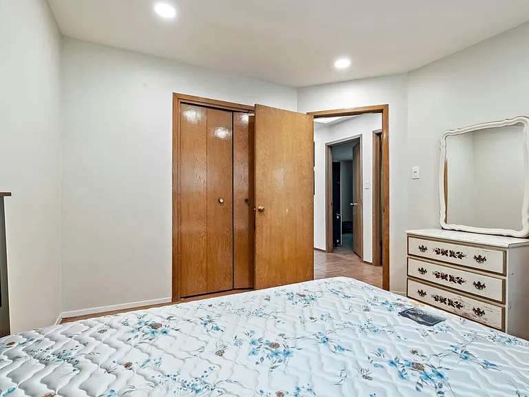611 Blanken Ave — Photo 33