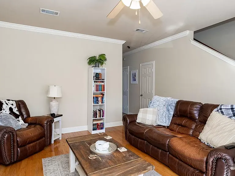2133 Mount Hope Aly — Photo 4