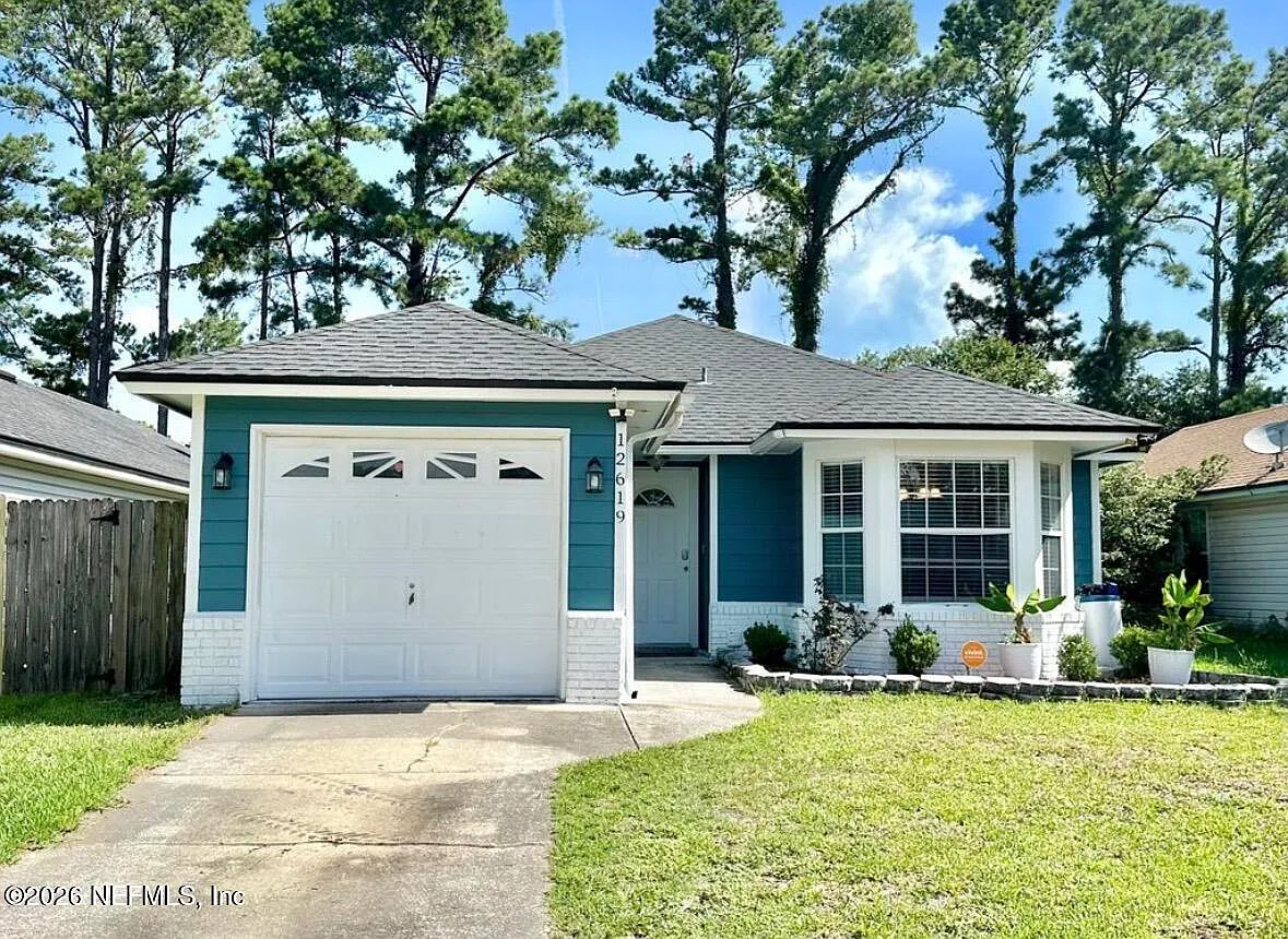 3 bed, 2.0 bath, 1386 sqft, $2,400 — Photo 1