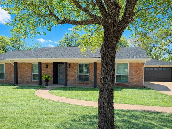 3710 Windridge Dr, Bryan, TX 77802
