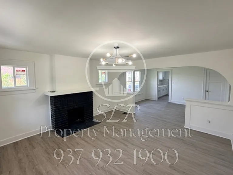 3925 Hoover Ave — Photo 8