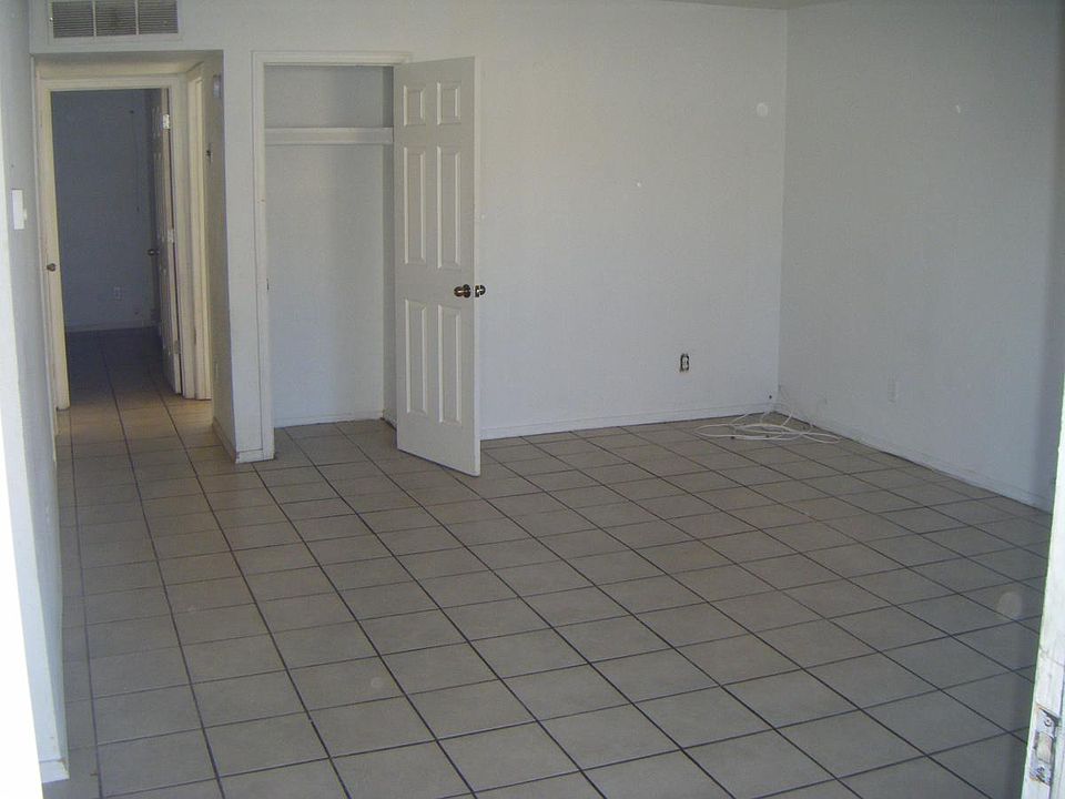 2nd image of 3347 N Los Altos Ave