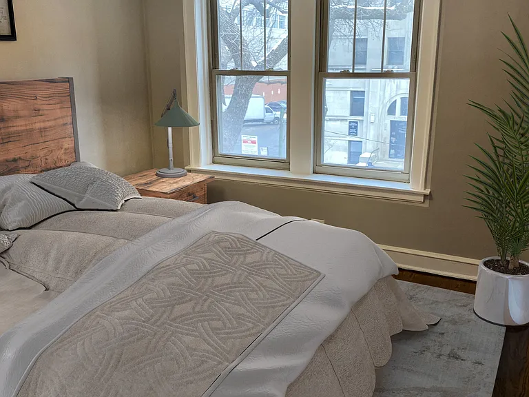 2228 Kenmore — Photo 7