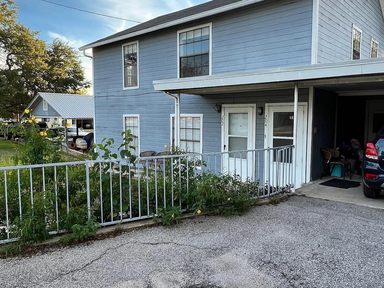 204 N Boundary St — Photo 2
