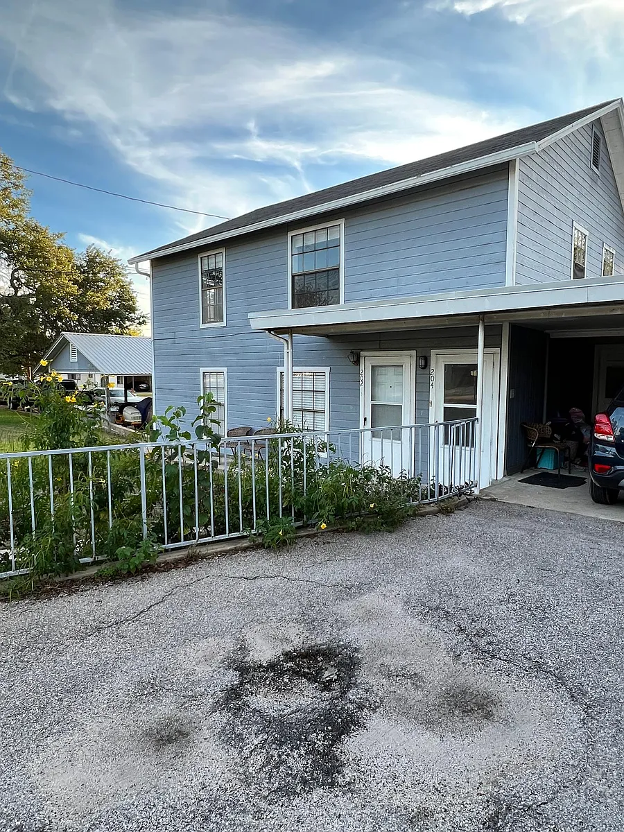 Front of the property. Parking. - 204 N Boundary St